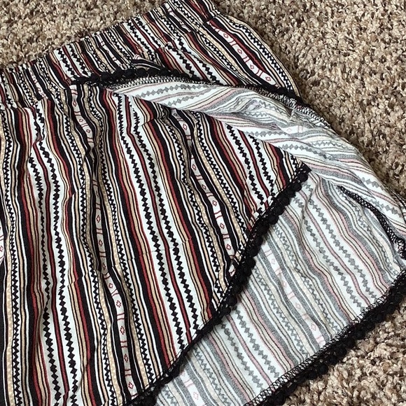 Patterned Soft Shorts - Picture 4 of 4